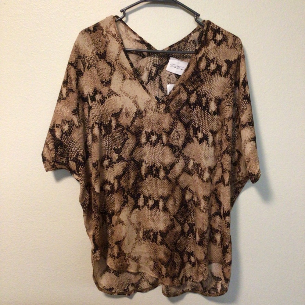 HerringStones women’s medium python v- neck top with kimono sleeves